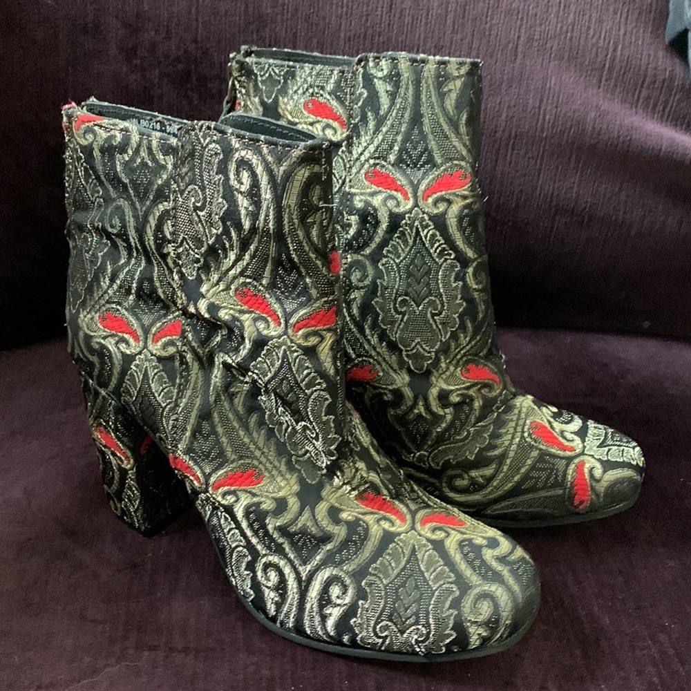 Naughty Monkey sz 7.5 boot black gold red 3 1/2” heals
